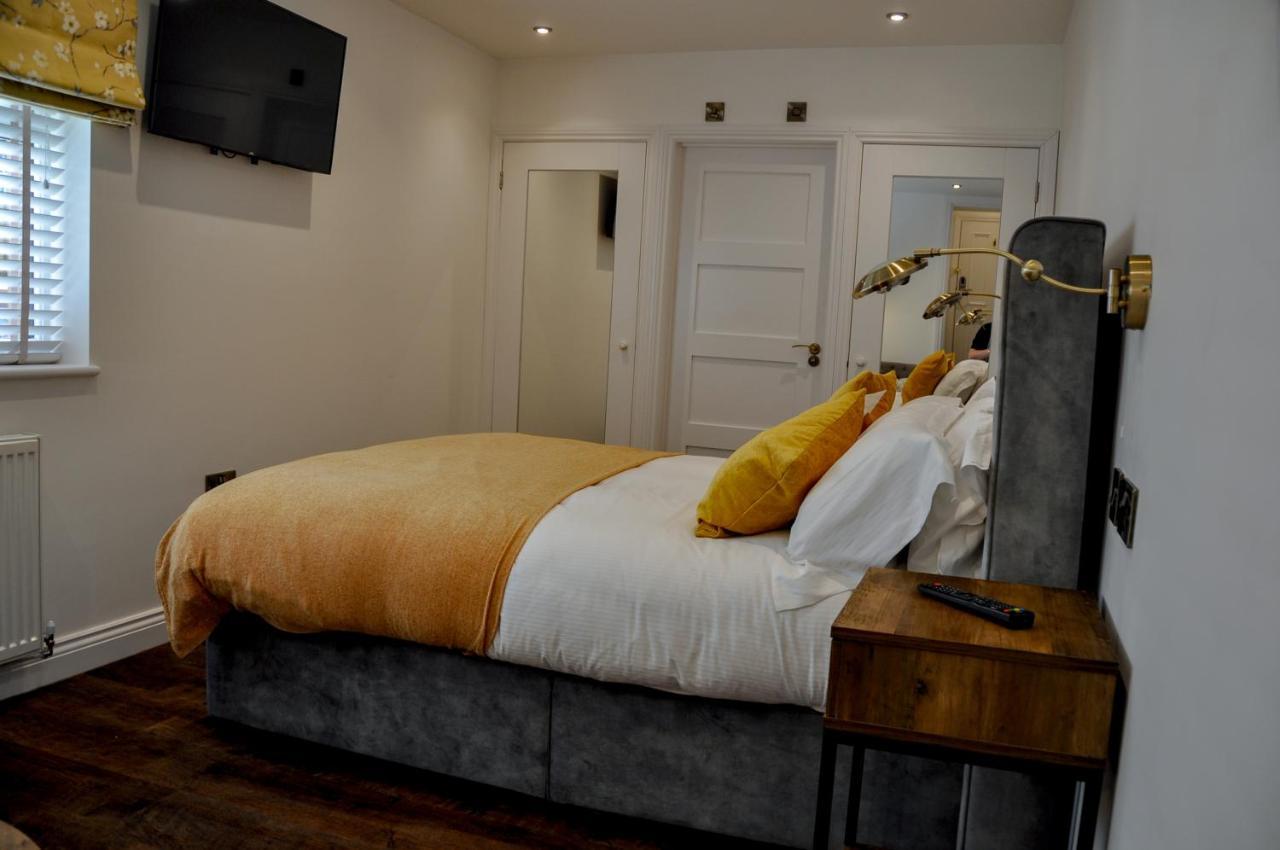 Upstairs At 33 - Self Check In Boutique Accommodation In Worcester Centre Exterior photo
